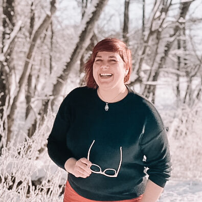 Foto von Tatjana Meyer auf dem sie in die Kamera lächelt